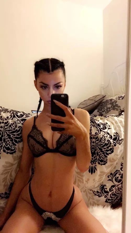 28 [F4M] Come get what you need Tele: @SideThxt