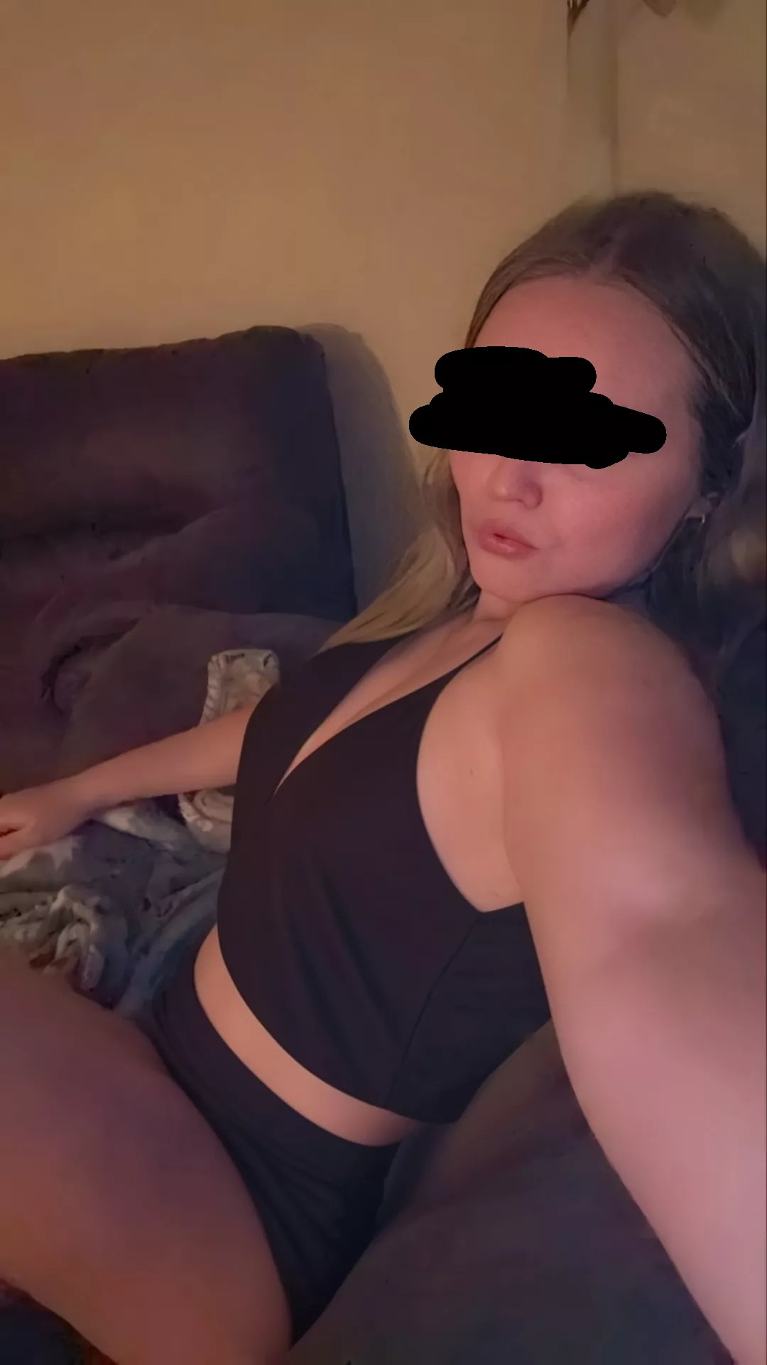 [32/27][MF4M][Athens Georgia] wife all excited to be out enjoying herself tonight. Always looking for attractive hung male to show my wife a good time. 