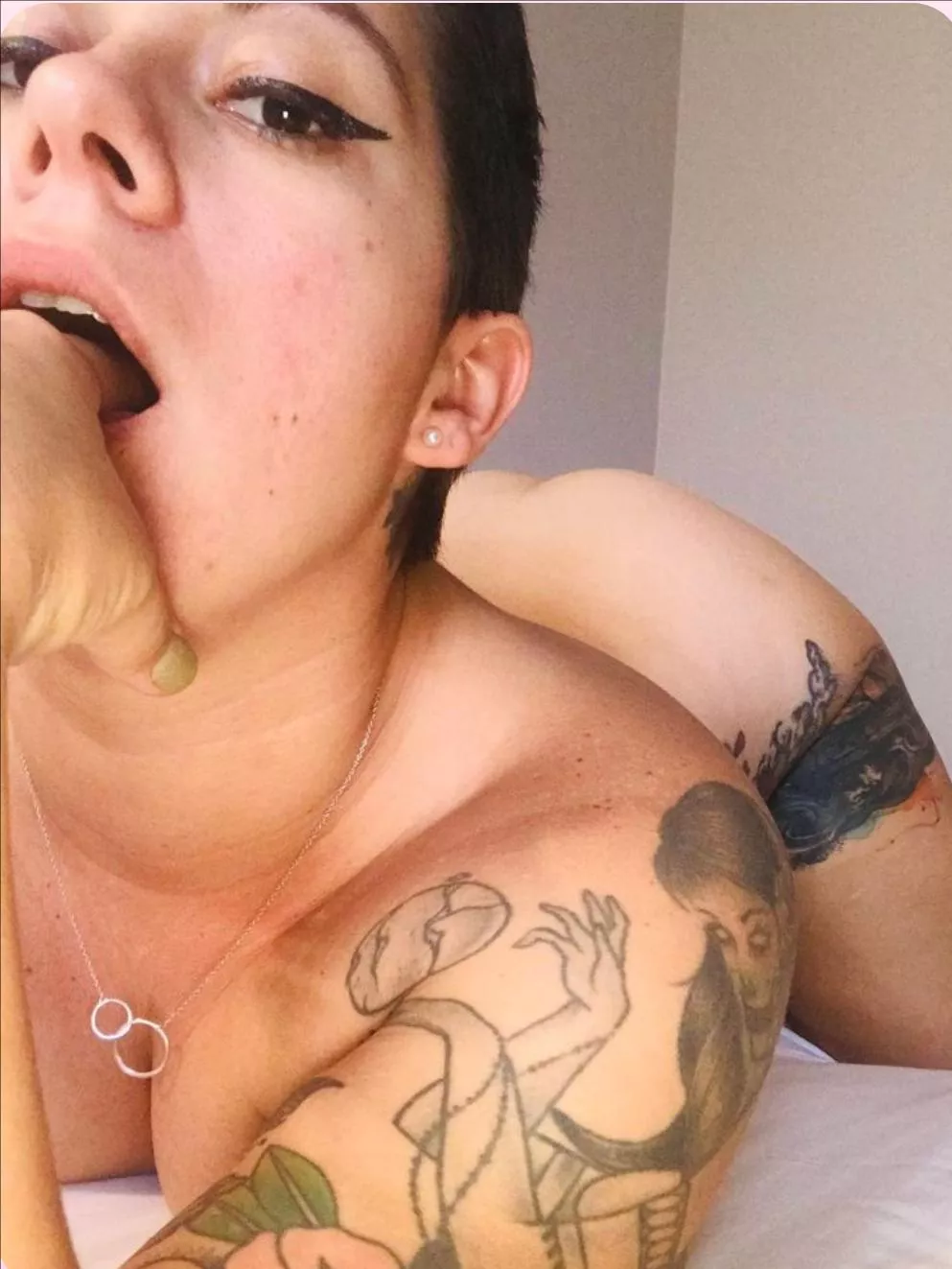 33 [f4m] married looking for the right guy to enjoy on the side 💦