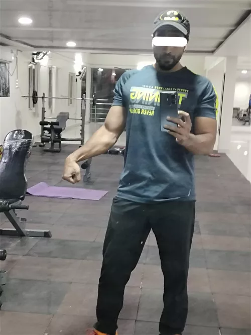 33[M] would love to rim a thick and neat booty...onle females hit me up