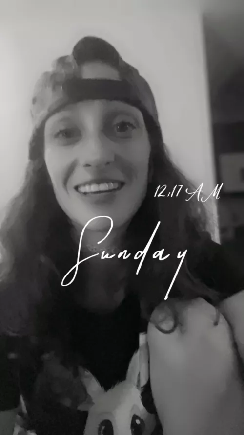 34 yo female hornet and looking to hook up