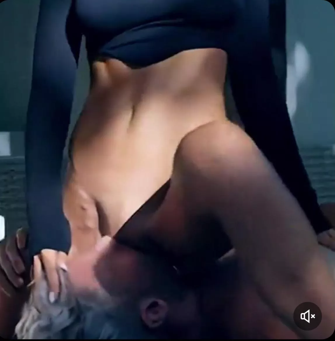 48M4F - Wanting to taste a stranger (F).