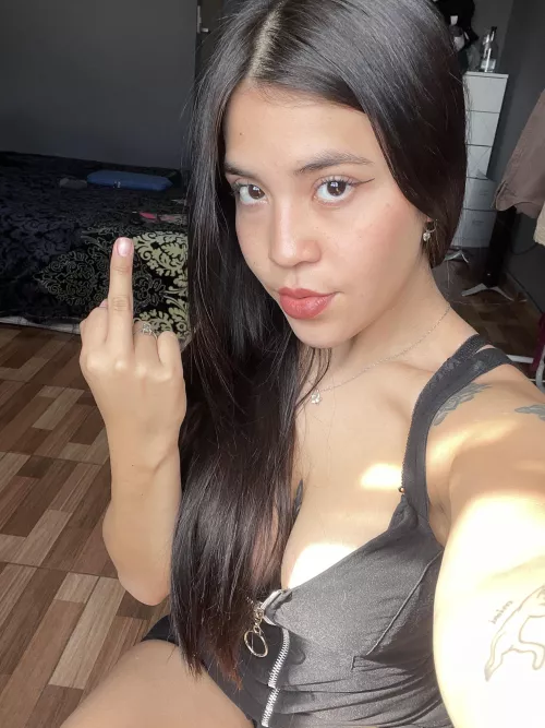 A 22 yo that wants a loser sub to beg her for a drain and take all the cash!