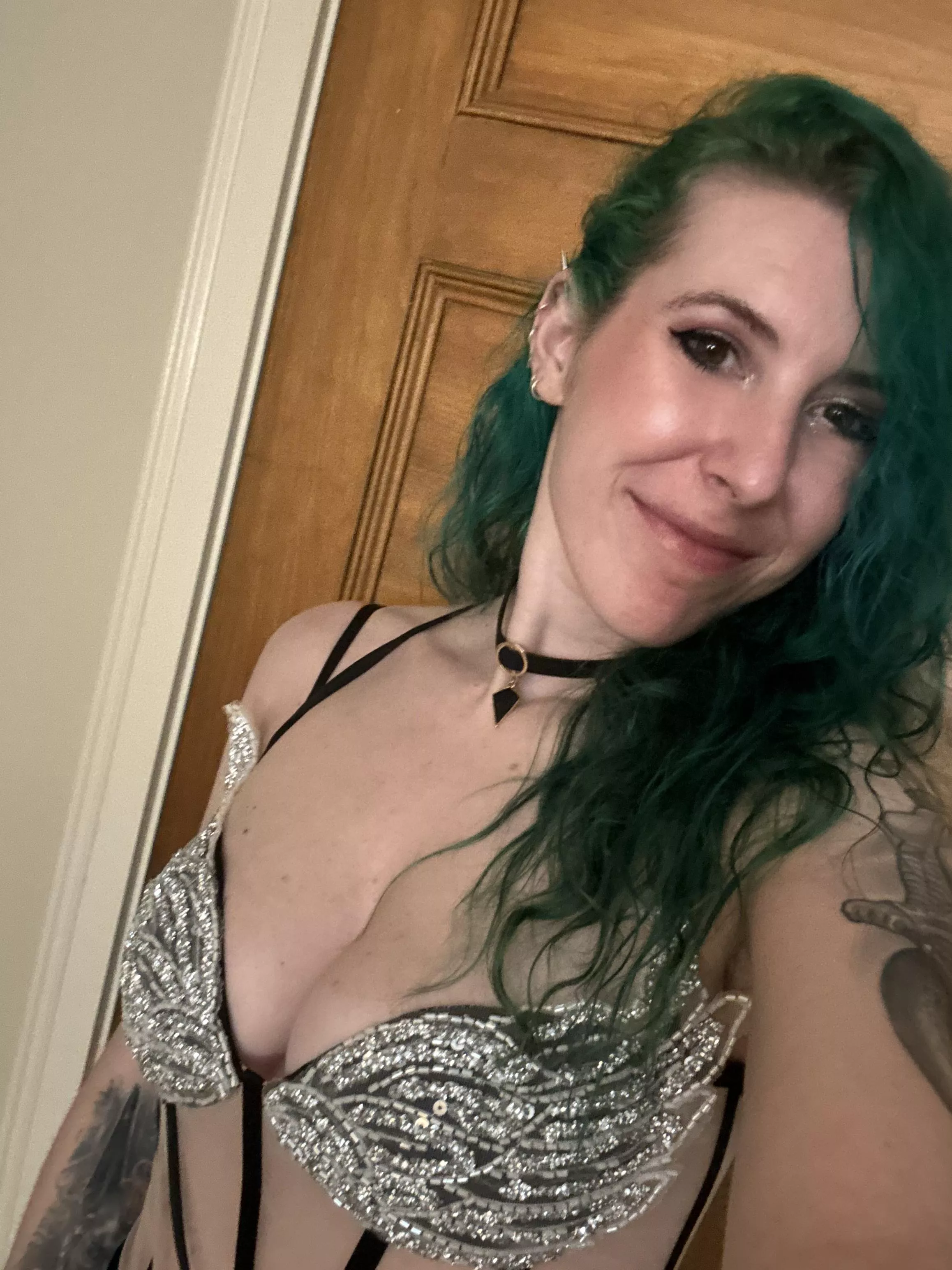 Angel winged cleavage