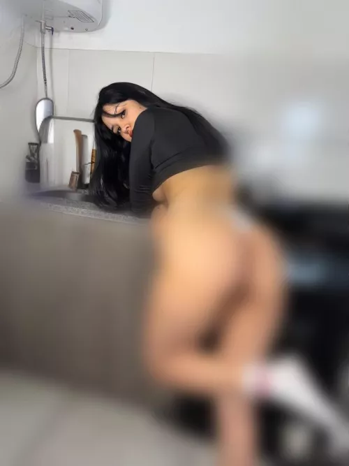 Anyone active around here 🥰?