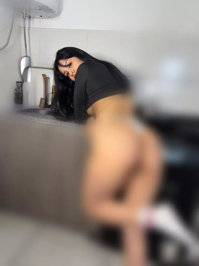 Anyone active around here 🥰?