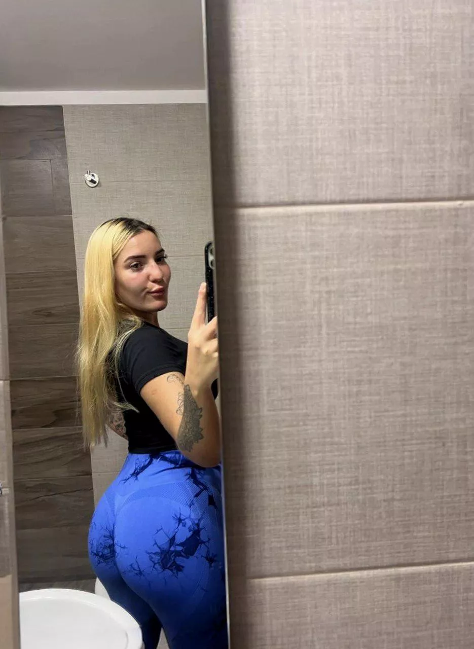 Anyone wanna chat with a 19 F?