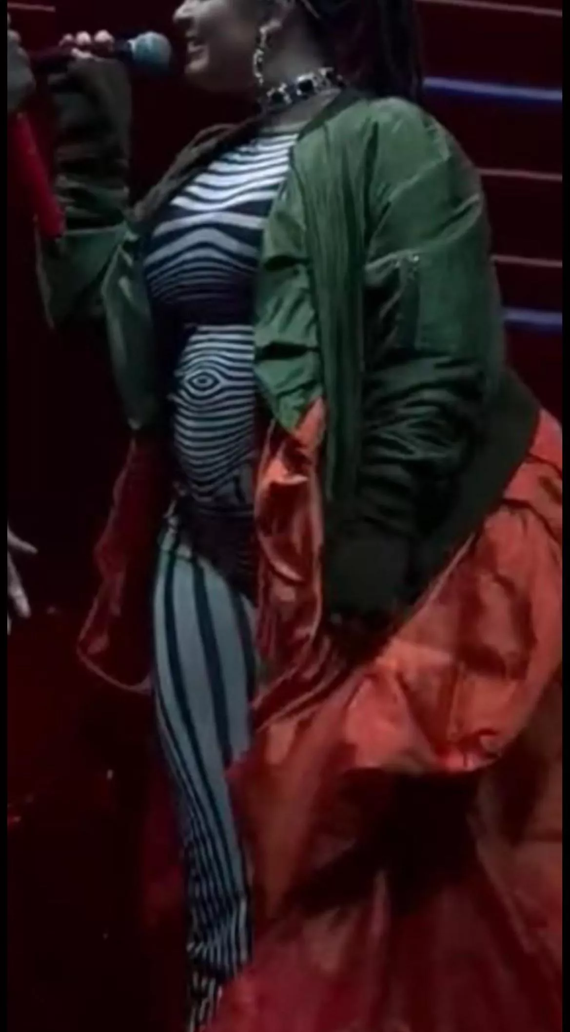 anyone wanna talk abt jorja smith??