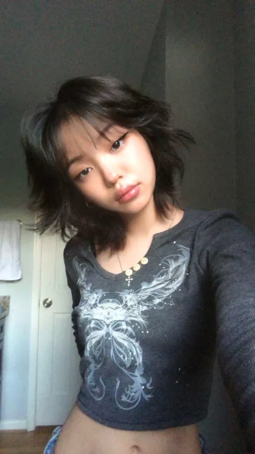 [b4d] 18 looking for buyers and daddies :3