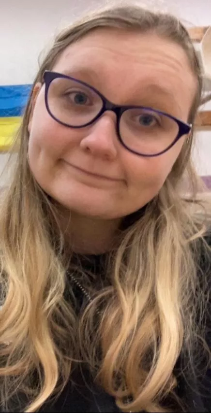 [B4D] here and I’m looking for a much older daddy online and who’s willing to spoil me with my wishlist items are you him?