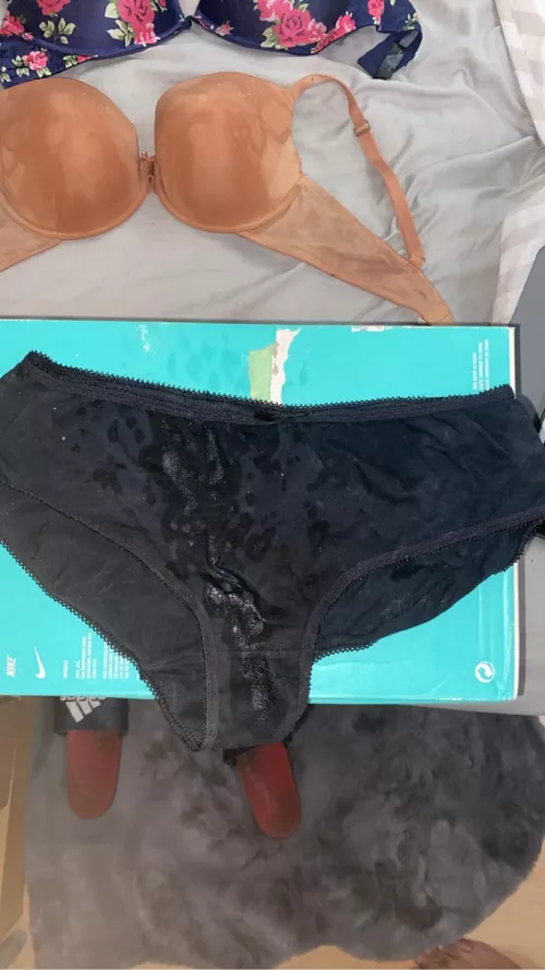 Big load on these cumstained panties 