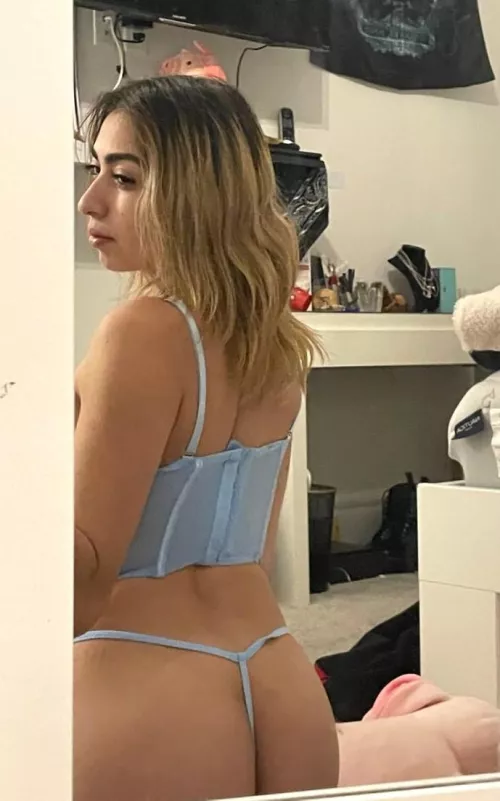 blondes who ware's blue are the sluttiest