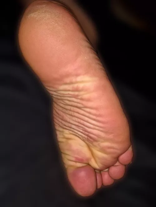 Can my foot be your toy? 😘