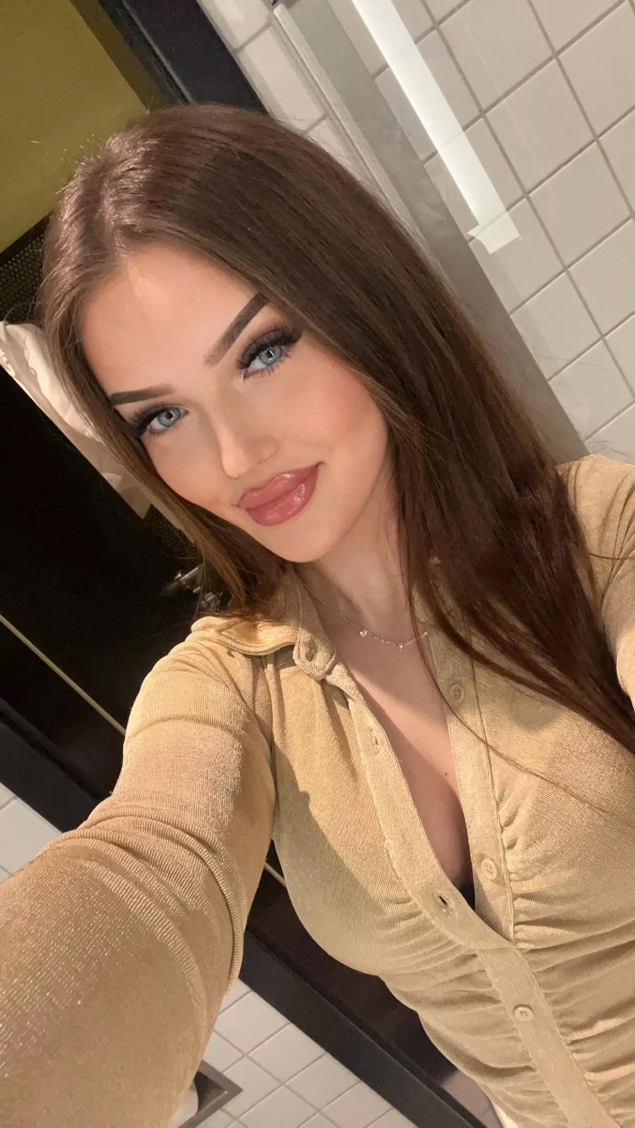 can you rate me please? 19F