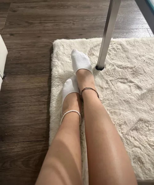 can you tell what I'm feeling just by looking at my toes? let's see your skills.[oc]