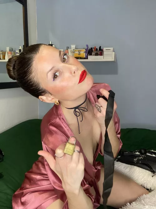 Come from the strap to mommy, loser