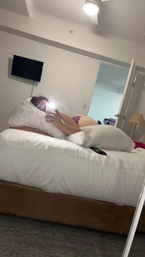 come lay on your pillow babe 🫦