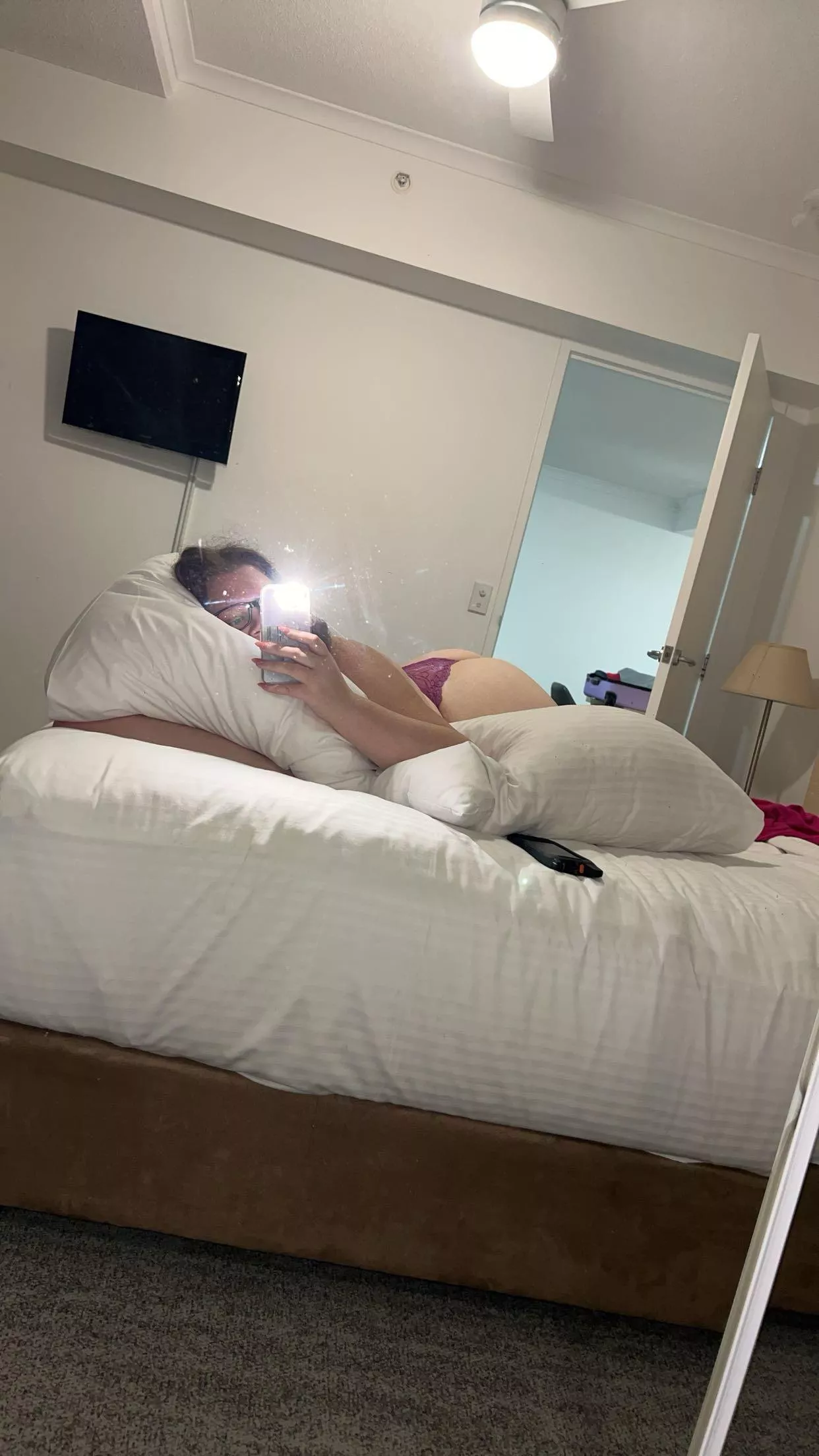 come lay on your pillow babe 🫦