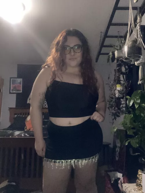 Come take a peek up my skirt 🌶️