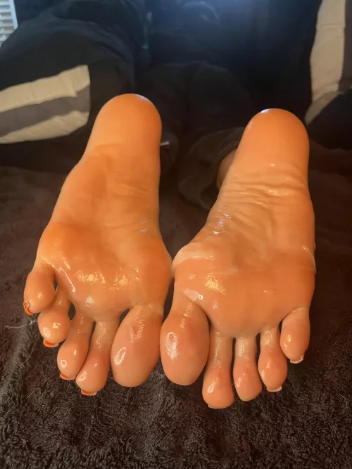 Cum on these soles 
