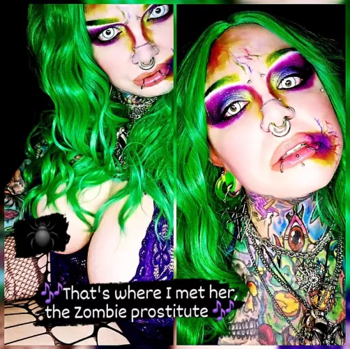 Do you believe in love at first bite? 🧠💋