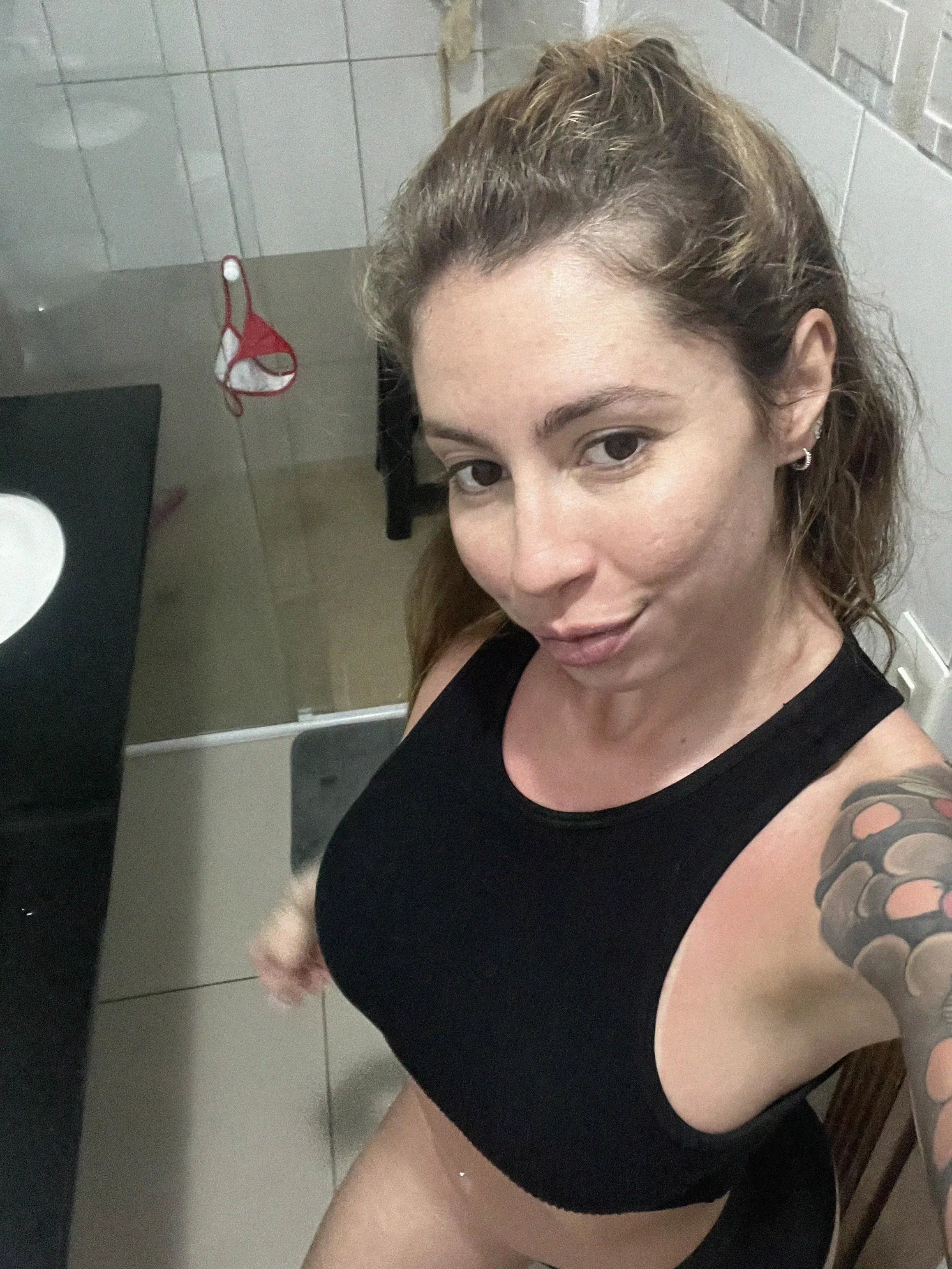 Dressing for gains, but also for a little bit of teasing… 