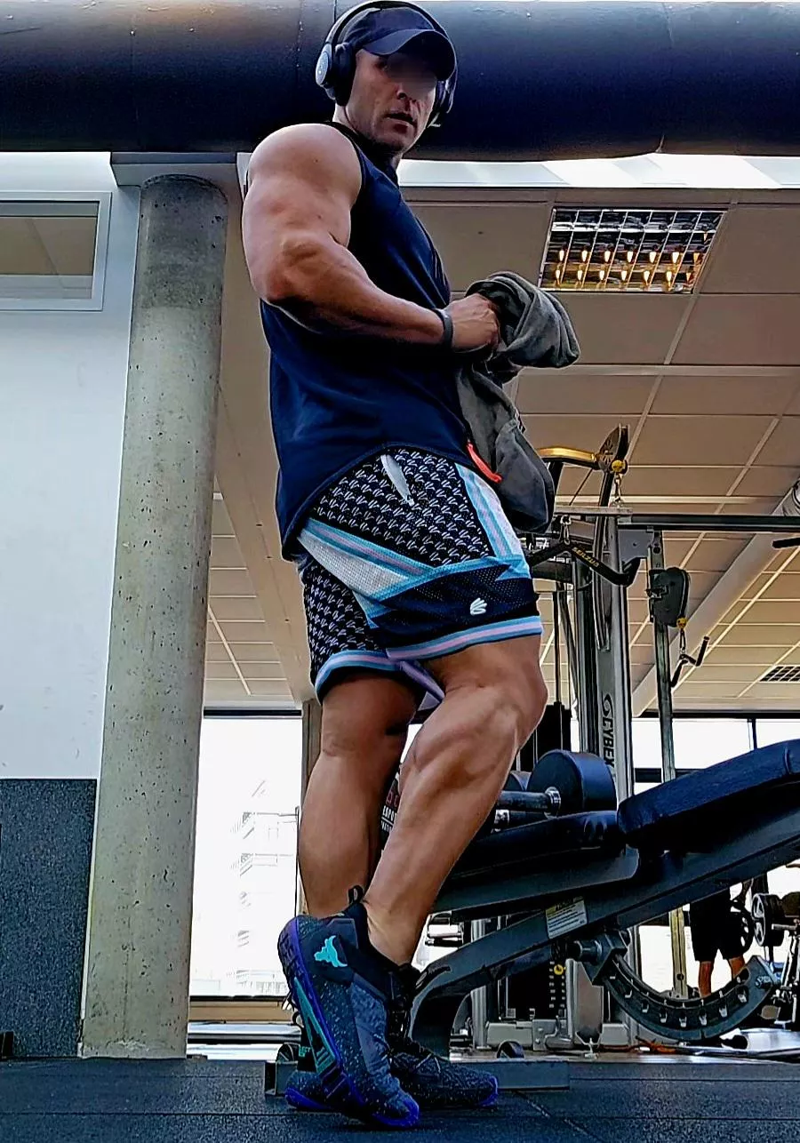 Enjoy my side view boy