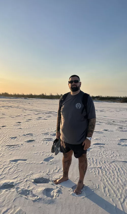 Even fully clothed your dick tickles when you see this 252 pnds bear 🍆🥛