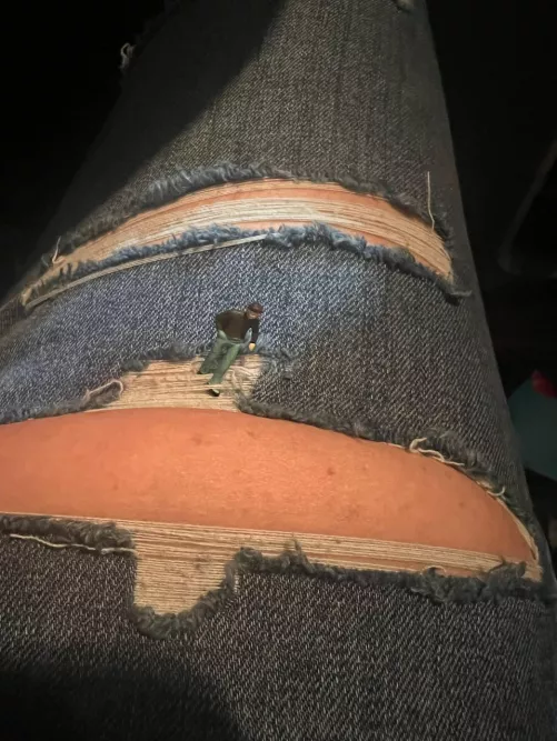 Exploring my giantess girlfriend.