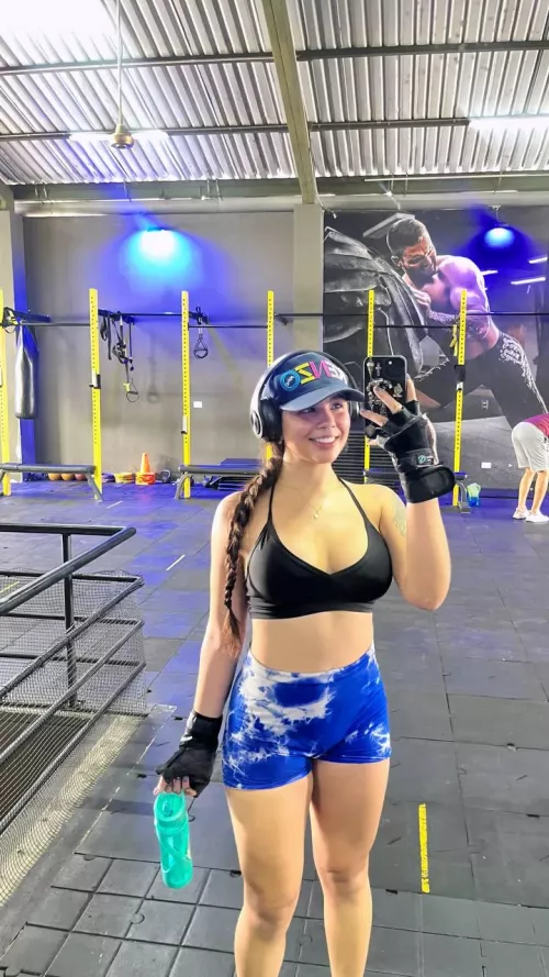 F18 (F4M) looking for some fun, at the gym and other places 