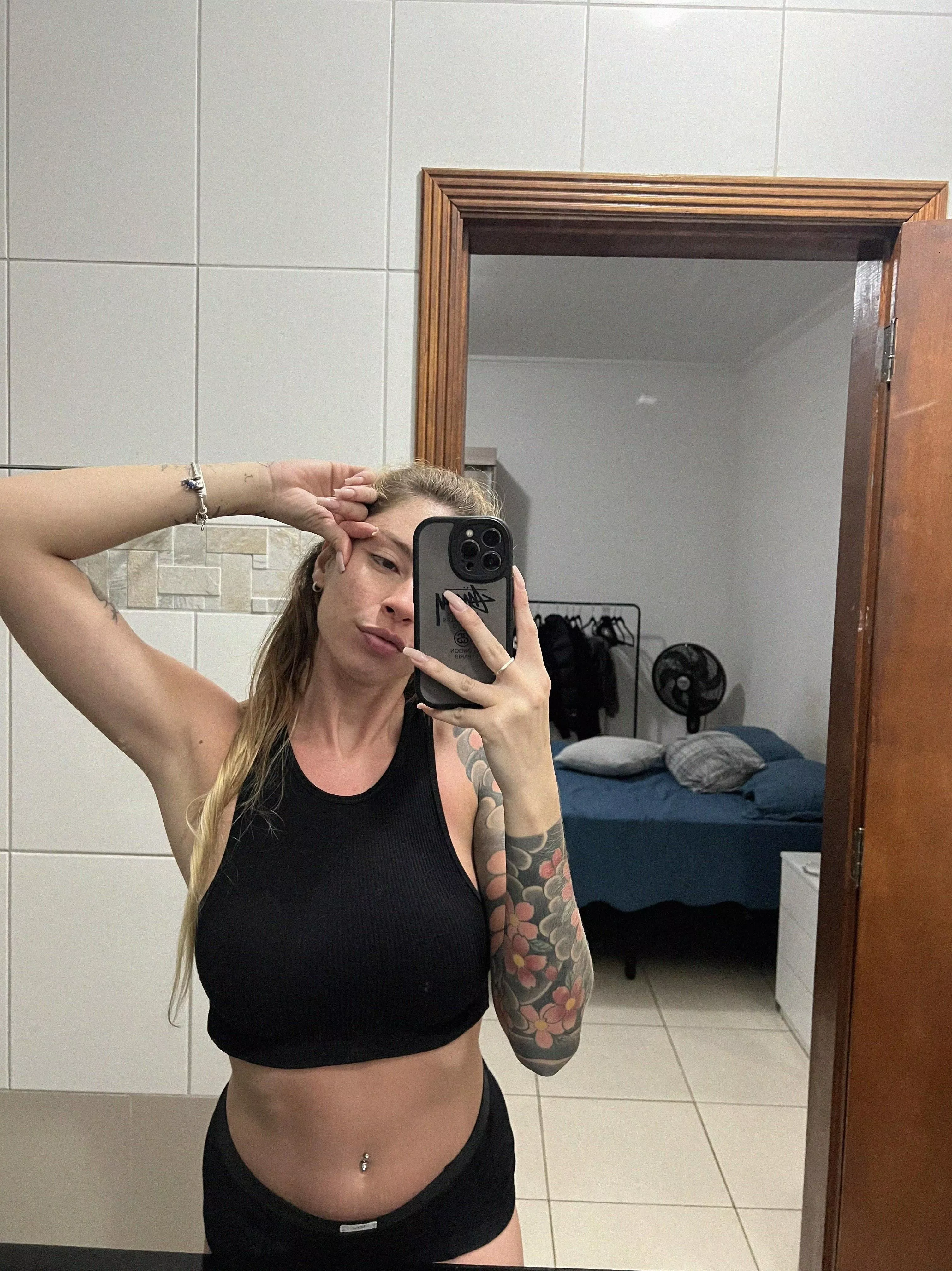 Gym outfit on, flirt mode activated! 22F