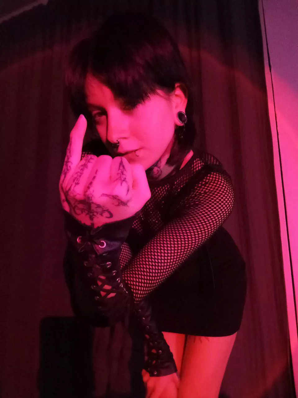 Ha! Look how your tiny little penis looks even smaller when I’m right in front of you, don’t you realize you will always be at my feet? Loser 👀