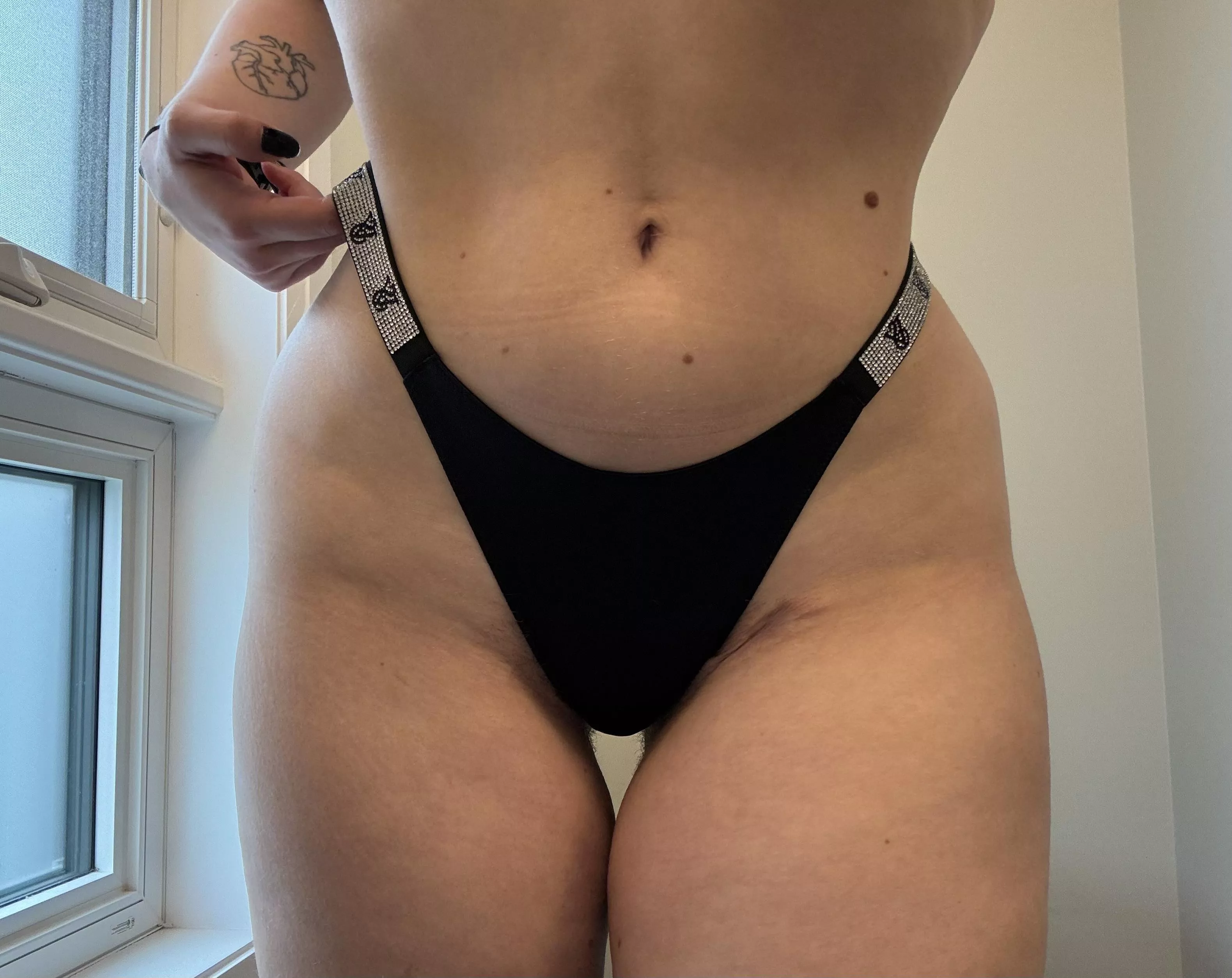 had to go back for the black shine strap thong too 🖤