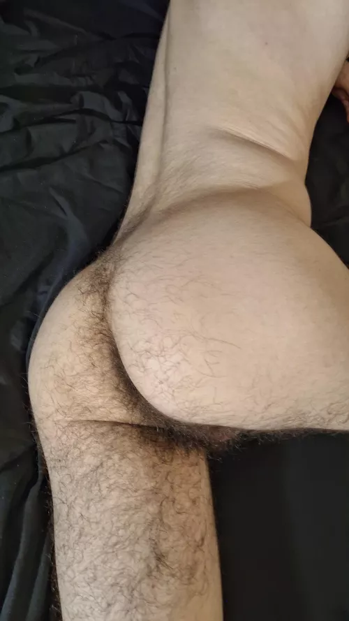 Hairy! And fat 🤭😌🍑