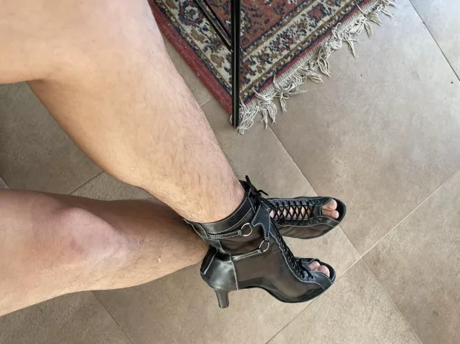 Hairy in hot heels 