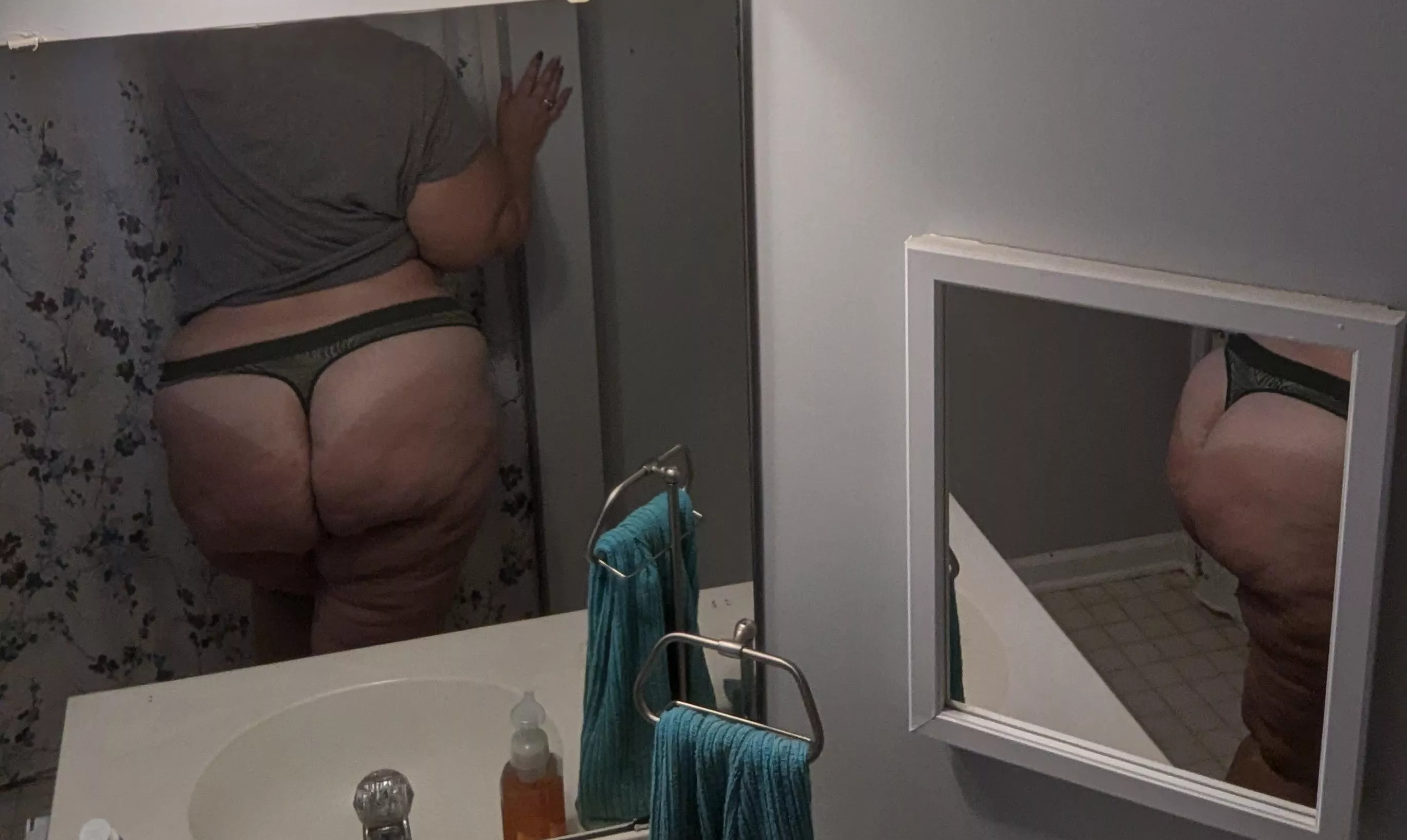 Happy Thicc Thursday! 🍑 From two angles!😋