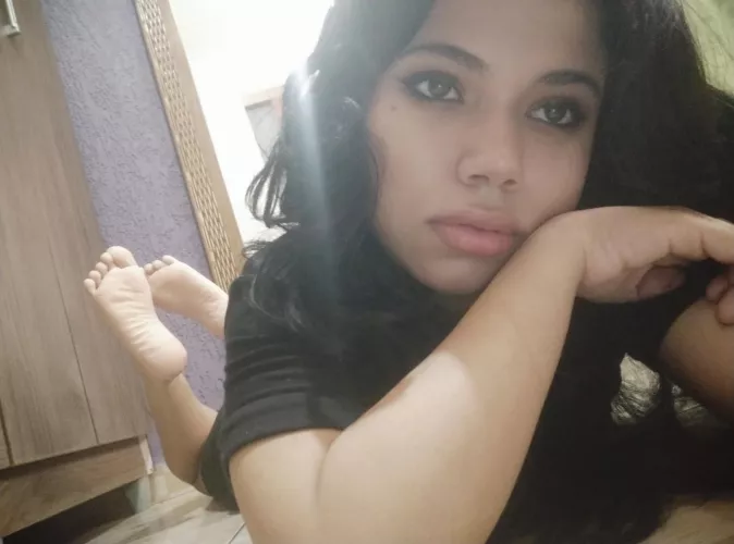 Have you ever tried petite latina feet before? 4,5 in us shoe size, taking customs ✨