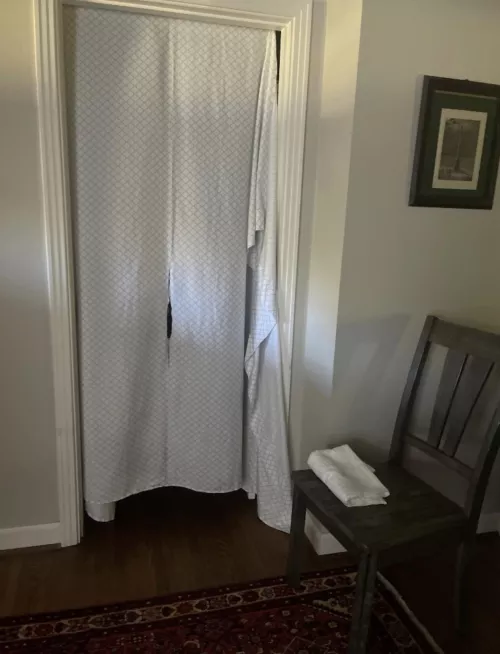 Hosting now. Real cocksucker MWM here looking to work your pole. Super quiet, just want to help make you cum with my mouth through my private gloryhole. Hit me up with a pic and stats. I will give you and address and time. Hosting all day/night in Green 