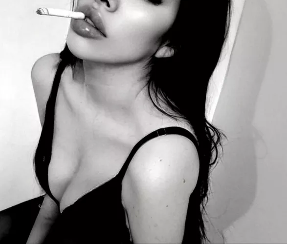 How much do men like it when a woman smokes while you fuck her? 