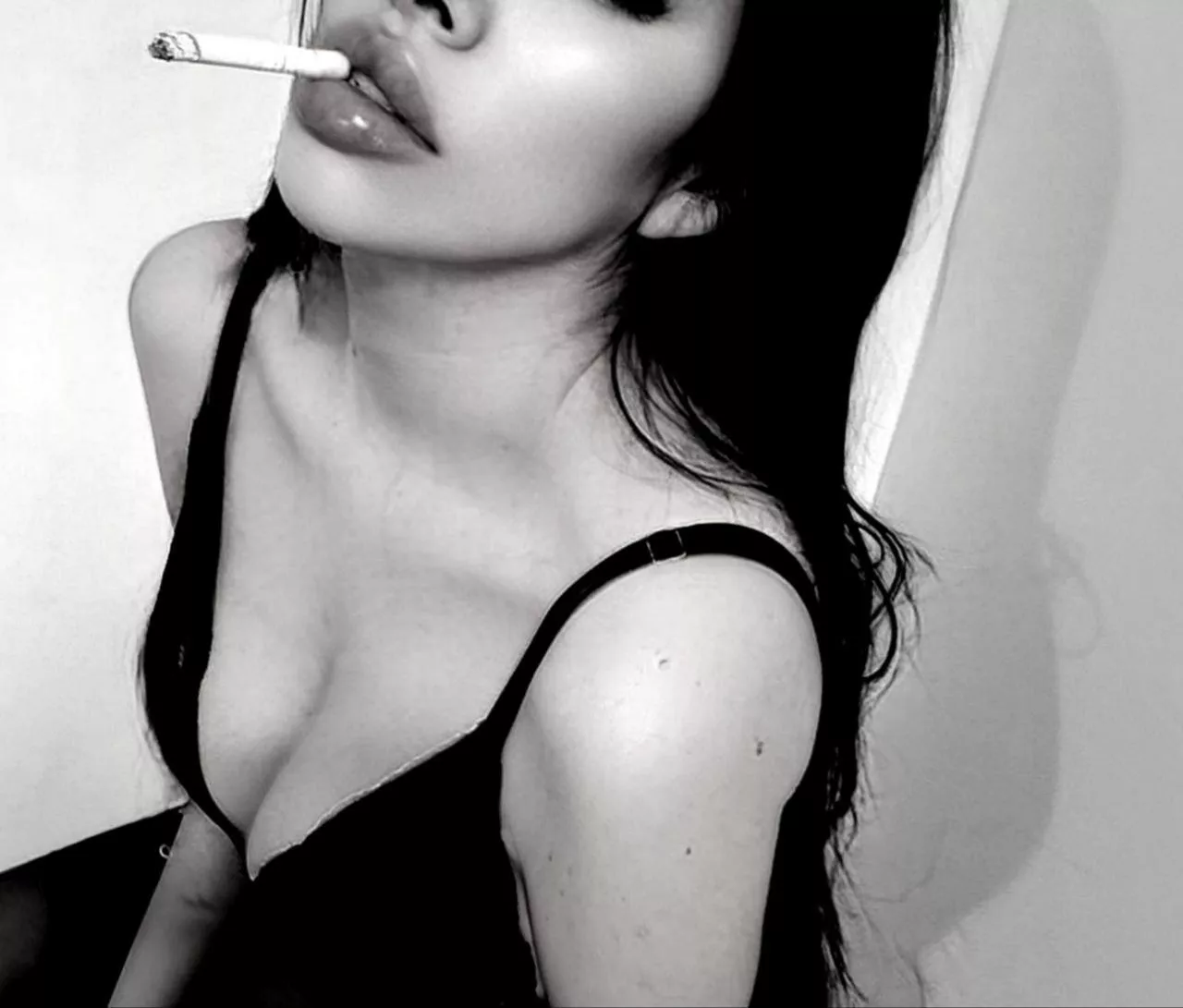 How much do men like it when a woman smokes while you fuck her? 