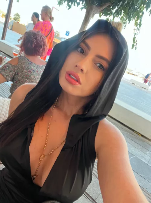 I could wear this to work, but if I bend down it’ll give everyone a show🤭