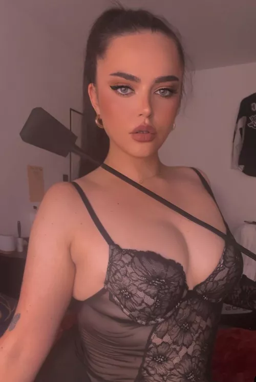 I don’t need to be naked to get you to on your knees for me 😈