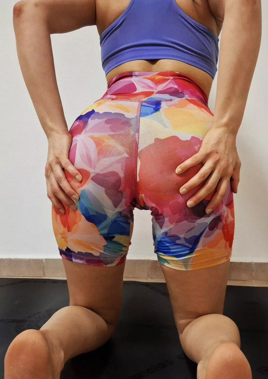 I like the colored leggings to stand out more. 