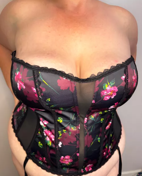 I love a good corset!