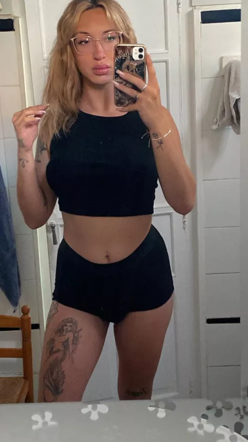 I love walking around the house like this... 🥵💕By the way, if you notice the secret detail, you are very observant 👀