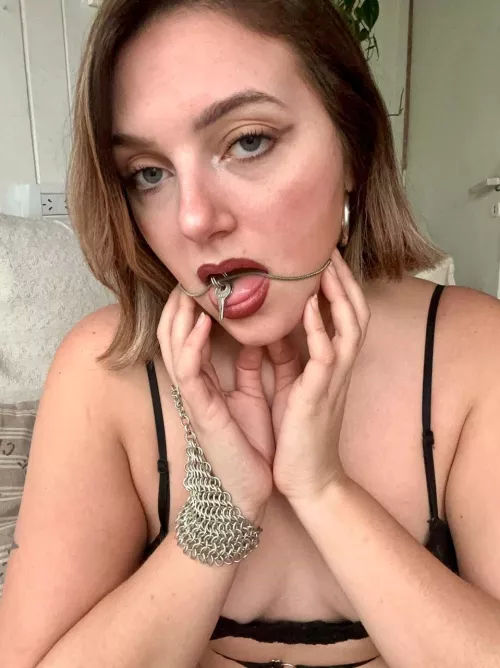 I need you to play with me	 