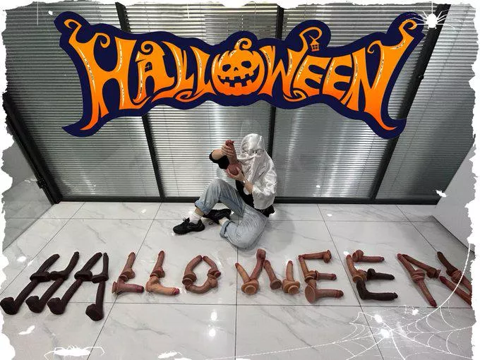 I use my dildos to forme a word. Halloween is around the corner. Keep cum and scare on gays!!!!