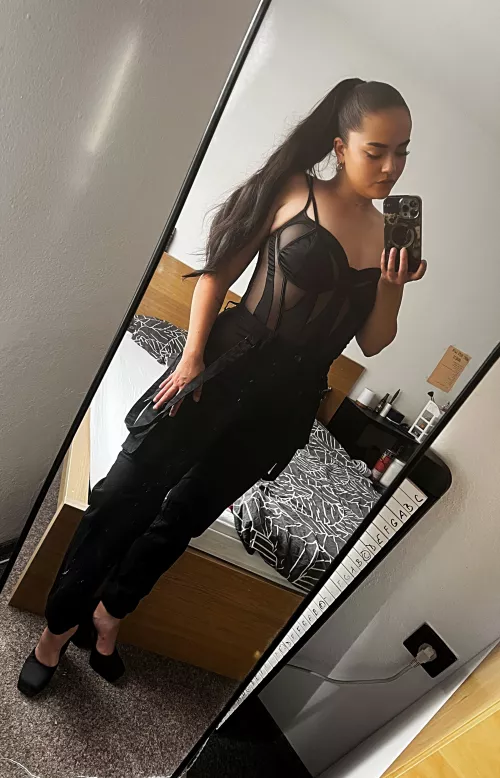 I'll make you weak in the knees and your bank account 🫢