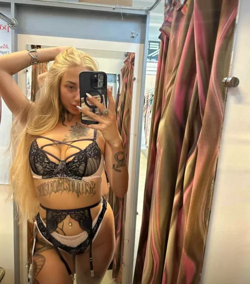 I'm a tattooed blonde who likes to have fun