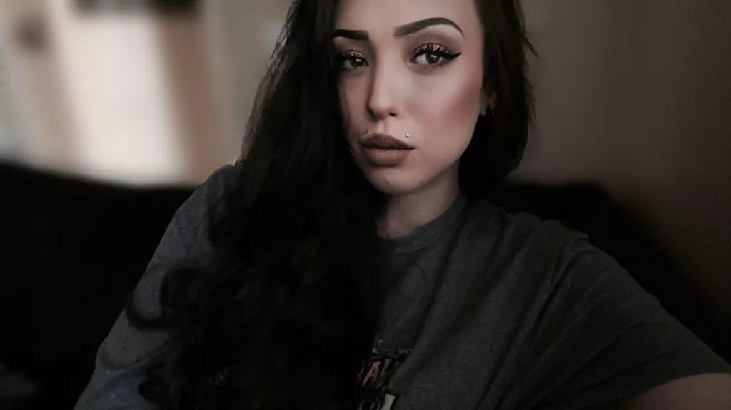 I’m the goddess on your mind 24/7 🖤